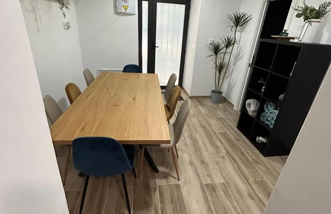 Apartamento Con 8 Habitaciones Y 5 Banos-1