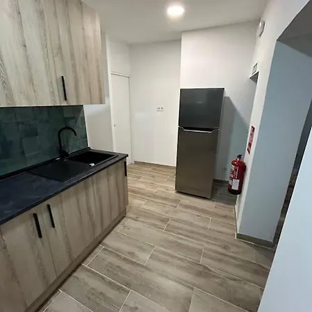 Apartamento con 8 habitaciones y 5 baños-3